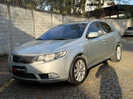 KIA CERATO 1.6 SX3 16V GASOLINA 4P MANUAL KIA CERATO 1.6 SX3 16V GASOLINA 4P MANUAL